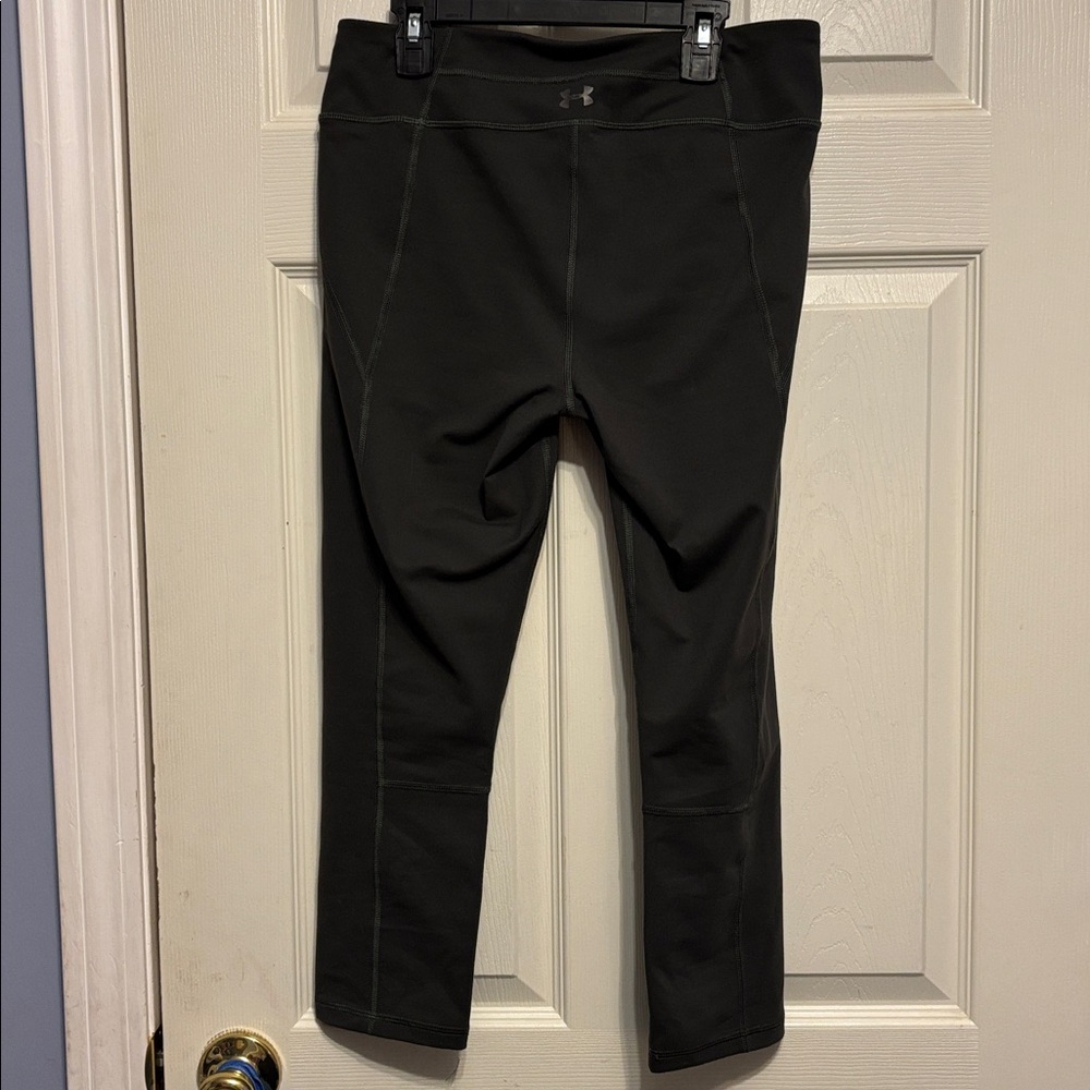 Women’s Under Armour Cropped Leggings - Medium - Picture 2 of 3